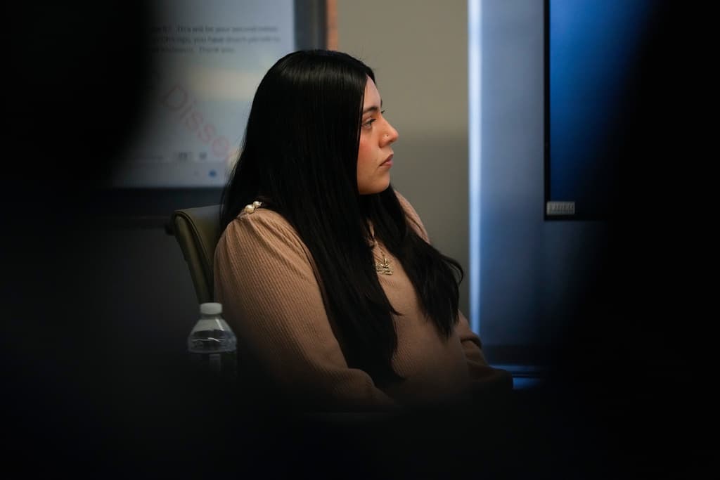 Congresista Jesús “Chuy” García invita al Estado de la Unión a mujer baleada por CBP en Illinois