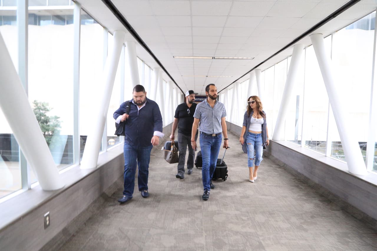 Los tres locutores se fueron a las calles de Dallas y tuvieron la oportunidad de conocer algunos de sus seguidores.