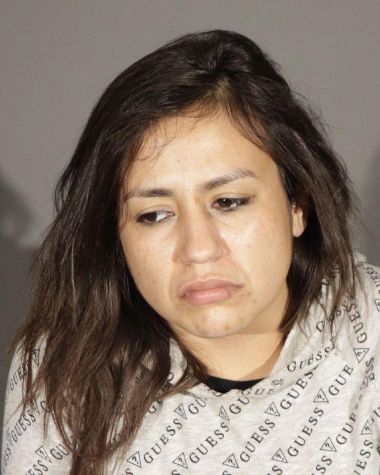 Aleisha Schmitz, de 27 años y residente de San Fernando también fue acusada de robo mayor, conspiración y falsa identidad.