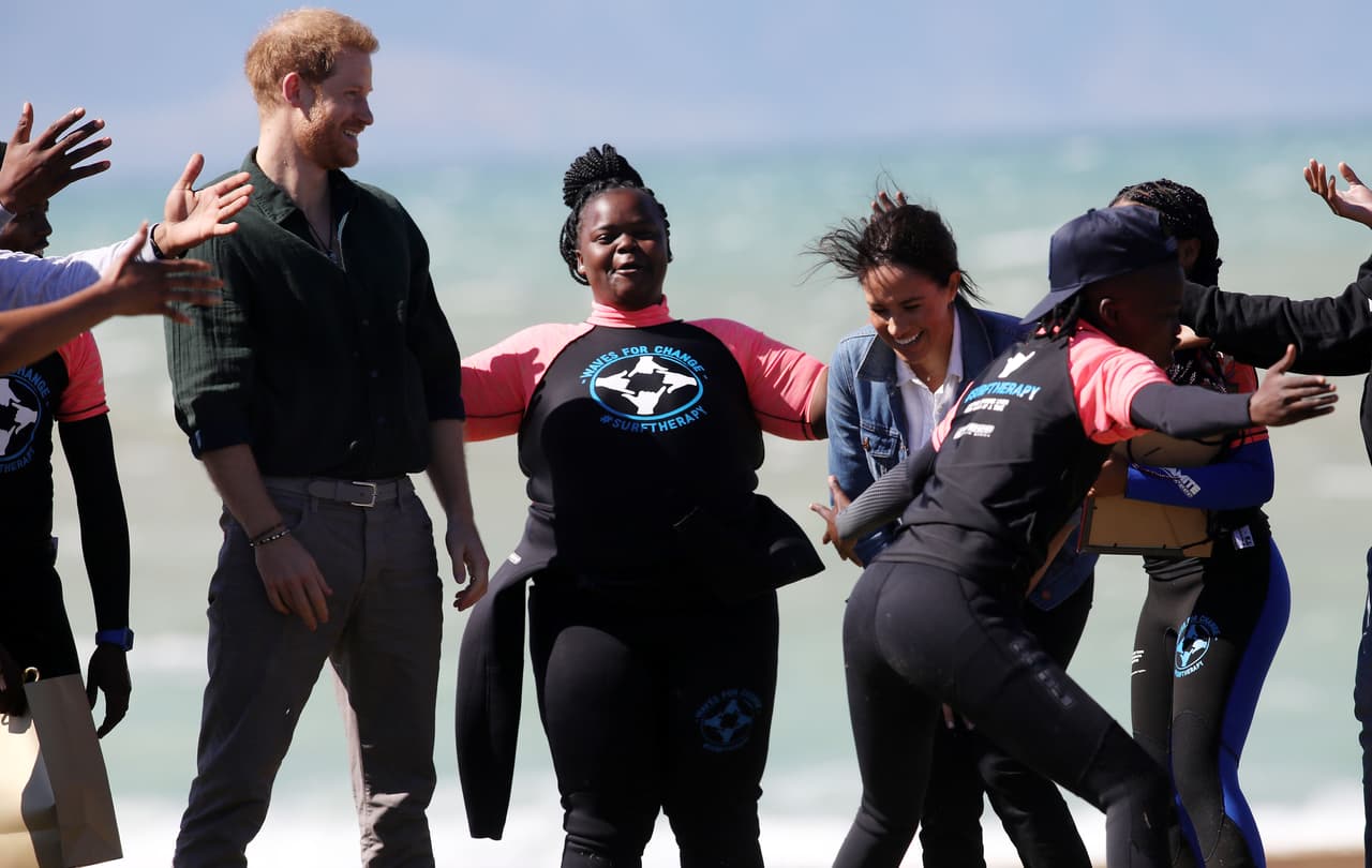 También la visita de Harry a Botswana, Angola y Malawi para tratar problemas como el VIH y SIDA.