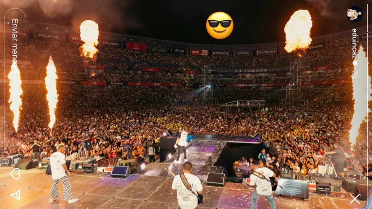 Eduin Caz compartió esta foto de uno de los conciertos llenos de Grupo Firme a modo de respuesta para sus detractores.
