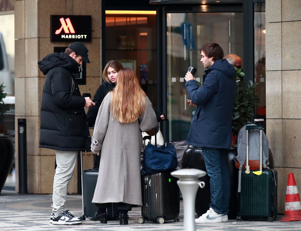 La pareja, puntualiza el medio, habría aprovechado que el exfutbolista iba a participar en el ‘European Poker Tour’ para “escapar del foco mediático”. 
<br>