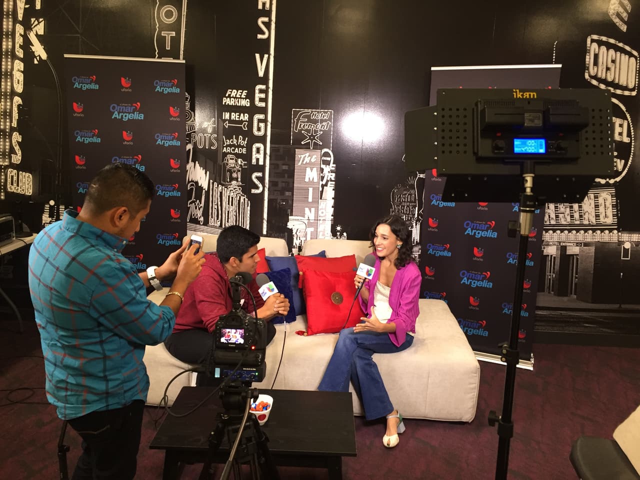 Mientras todo el equipo sigue apoyando con las entrevistas.