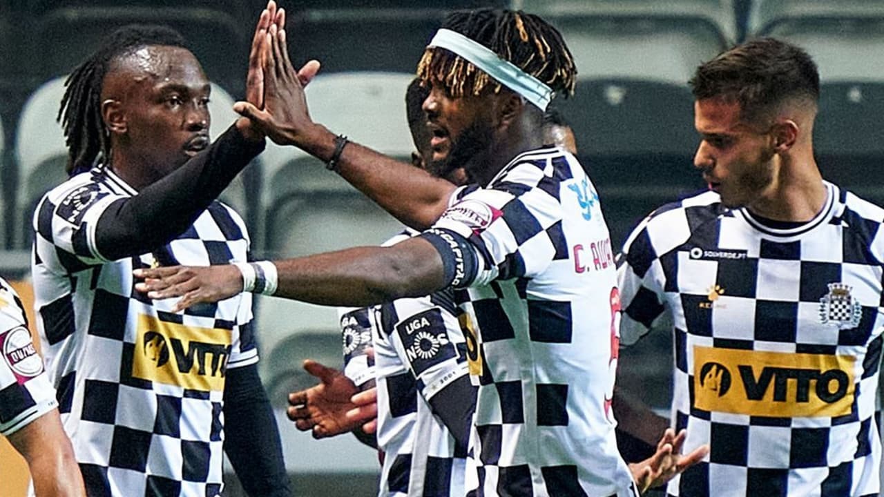 Se estrena la 'Pantera' Elis con gol en Europa ante Benfica