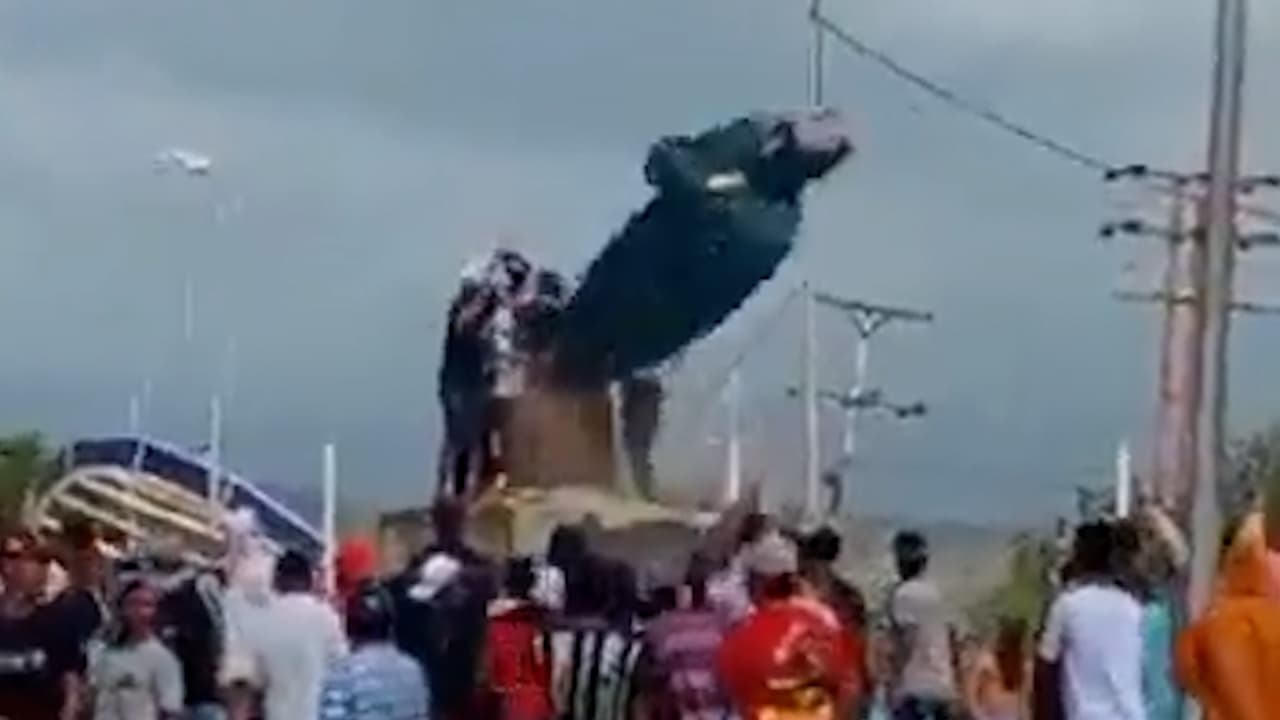 La semana en video: derriban estatua de Chávez en Venezuela y la captura de 'El Mayo' en EEUU
