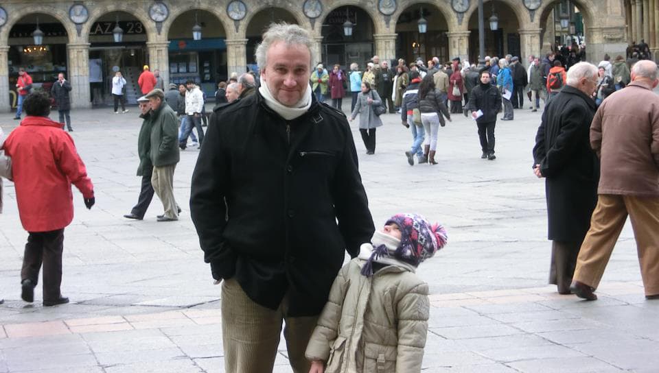 Acusan a unos padres de usar la enfermedad de su hija para estafar cientos de miles de dólares en donaciones: el caso escandaliza a España