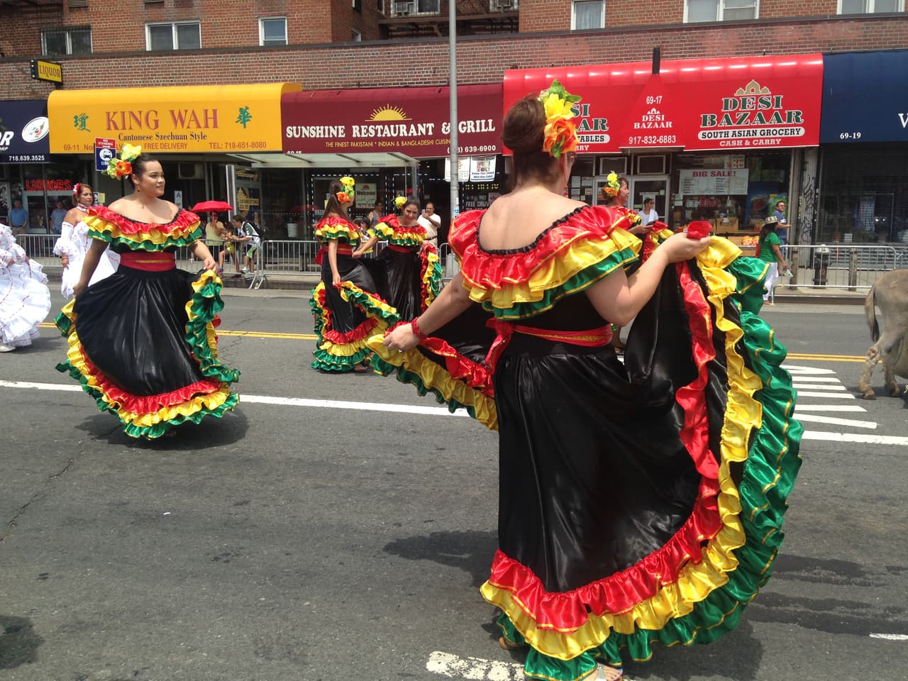 La alegría colombiana se sintió a pesar del intenso calor.