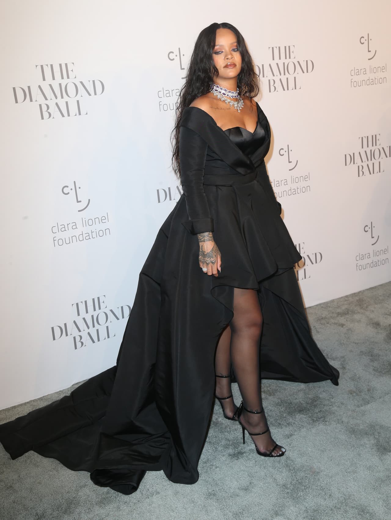La cantante Rihanna fue de nueva cuenta la anfitriona de la Diamond Ball realizada en la ciudad de Nueva York.