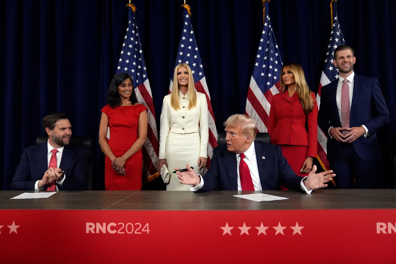 La foto de la firma oficial de los candidatos republicanos.