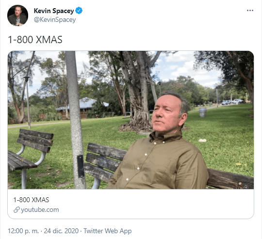 Spacey ha mantenido un perfil algo bajo, más allá de twittear mensajes de video de Nochebuena durante los últimos tres años.
