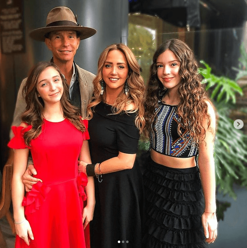 Nina Rubín considera que ser hija de dos famosos no le ha facilitado su incursión en el medio artístico.