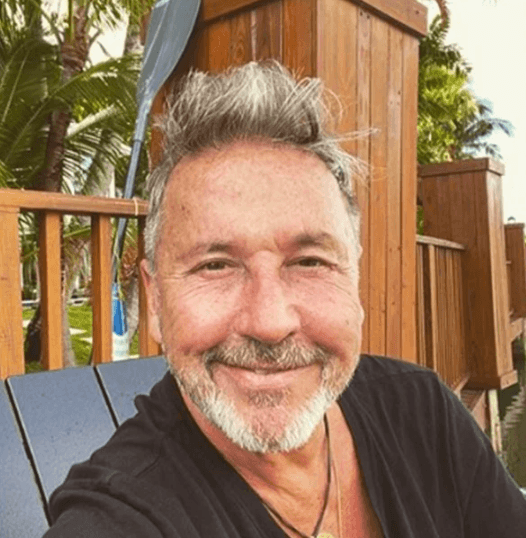 Hace tiempo destacó el gran parecido físico entre
<b>Ricardo Montane</b>r y
<b>Lionel Messi;</b> hay quienes han bromeado con la idea de que el cantante es el verdadero papá del futbolista del Barcelona.