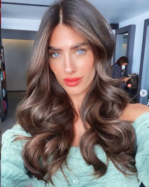 Mientras la cigüeña toca a la puerta, José Ron disfruta de la etapa de enamoramiento con Luciana Sismondi.