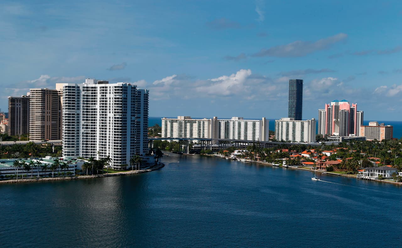 Ciudad de Aventura cambia regulaciones en edificios y condominios tras derrumbe de Surfside