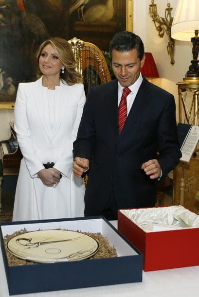 Pues porque la actriz de telenovelas y toda su familia se quedarán en el hermoso palacio durante su visita.