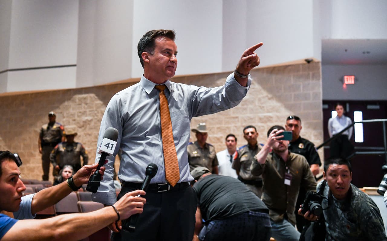 Senador de Texas demanda a DPS para obtener registros de la masacre en escuela primaria Robb