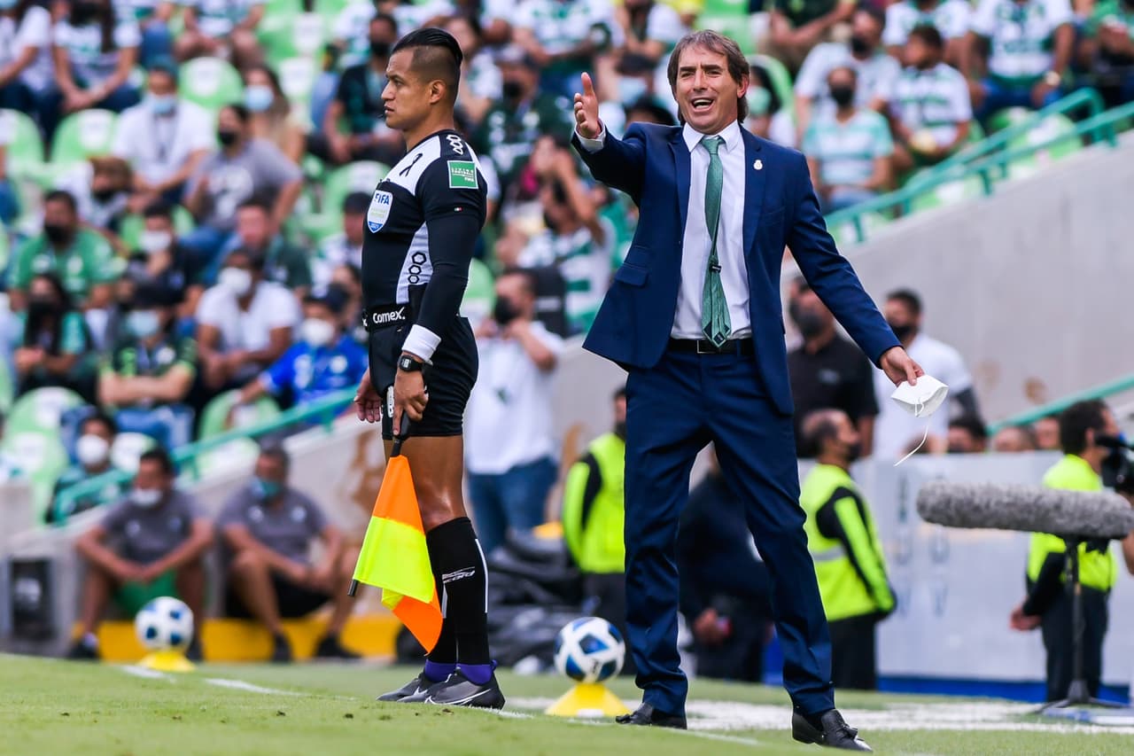 El estratega uruguayo es de 'mecha corta' y no se quedó callado ante el desplante de su futbolista.