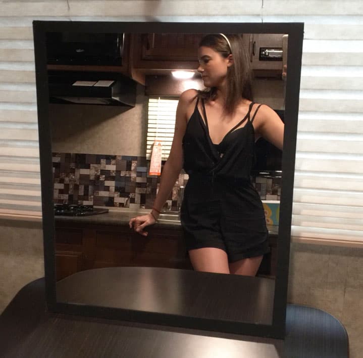 Gracias a su belleza, le ofrecieron participar en el certamen Miss Venezuela cuando era muy joven, pero no aceptó porque su sueño era ser actriz.