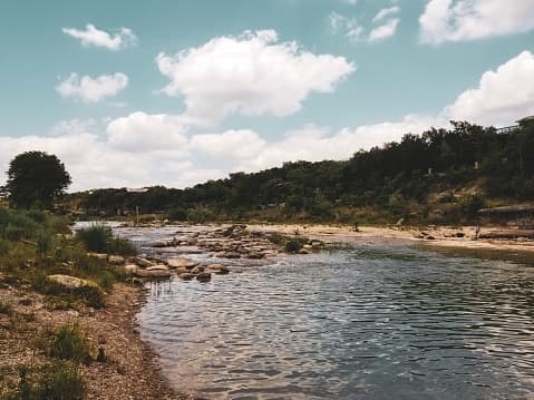 <b>El Rio Frio Fest | </b>Es una fusión entre la música 'country' y estadounidense de Texas a las orillas del hermoso río Frio en Concan.