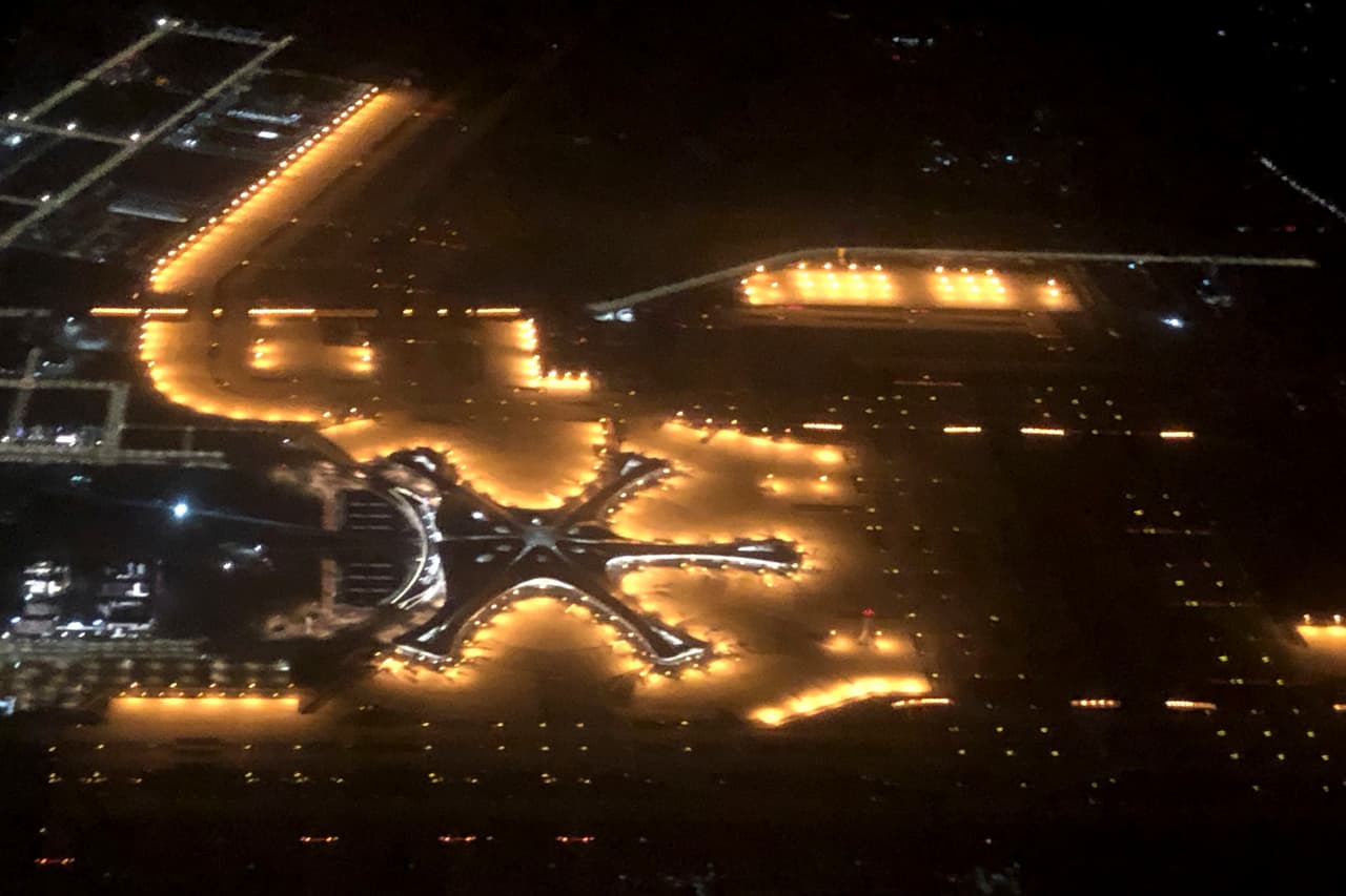 Una vista aérea del Aeropuerto Internacional Daxing de Pekín, inaugurado este miércoles en la capital de China. Con un costo de 63,000 millones de dólares y un tamaño aproximado de 100 campos de fútbol, se espera que la enorme estructura se convierta en un centro mundial de la aviación comercial.