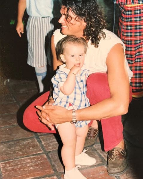 El cantante Carlos Vives se convirtió en padre de Carlos Enrique cuanto tenía 21 años.