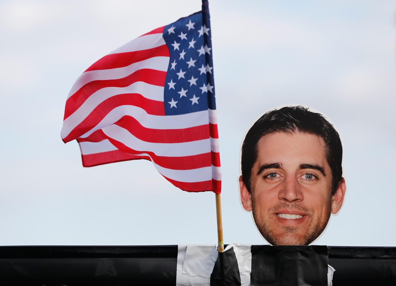 En semanas recientes, el número de jugadores que se hincan durante el Himno Nacional de los Estados Unidos se incrementó como respuesta a las declaraciones de Donald Trump.