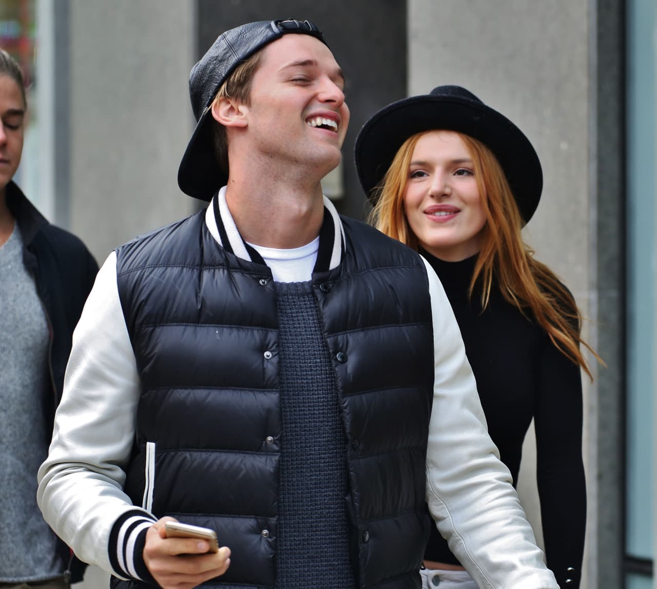 La actriz tiene una relación con Gregg Sulkin, a quien presume cada vez que tiene oportunidad.