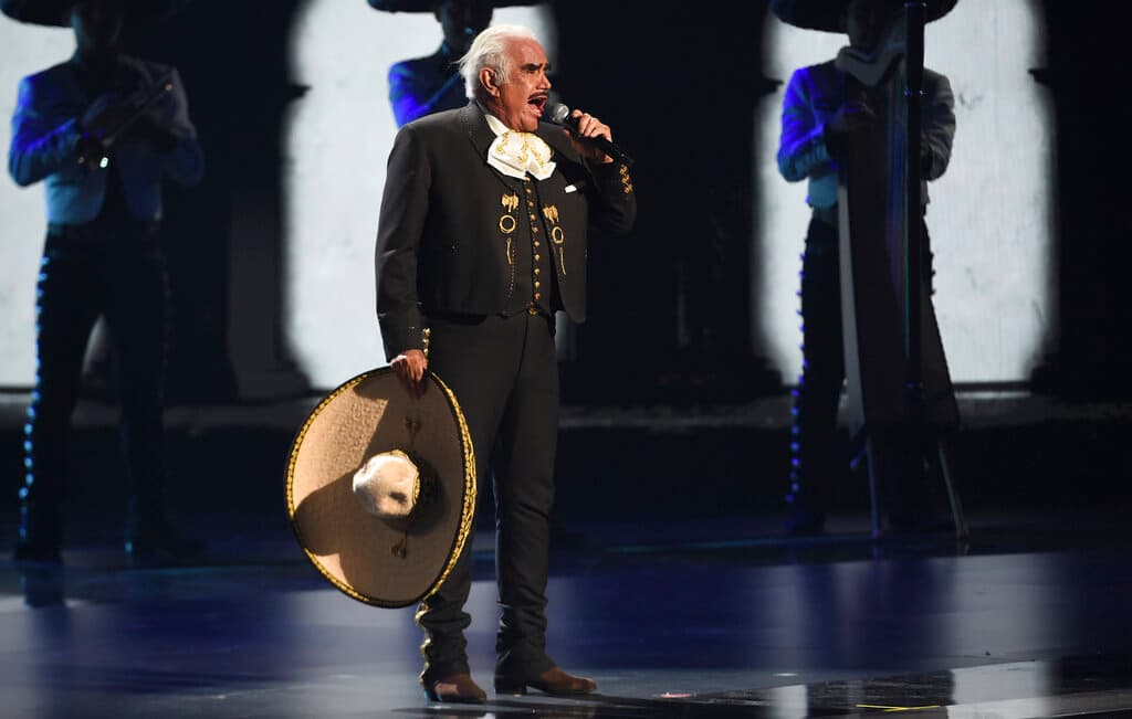 "Es un momento crítico": hijo de Vicente Fernández confirma que su papá está grave