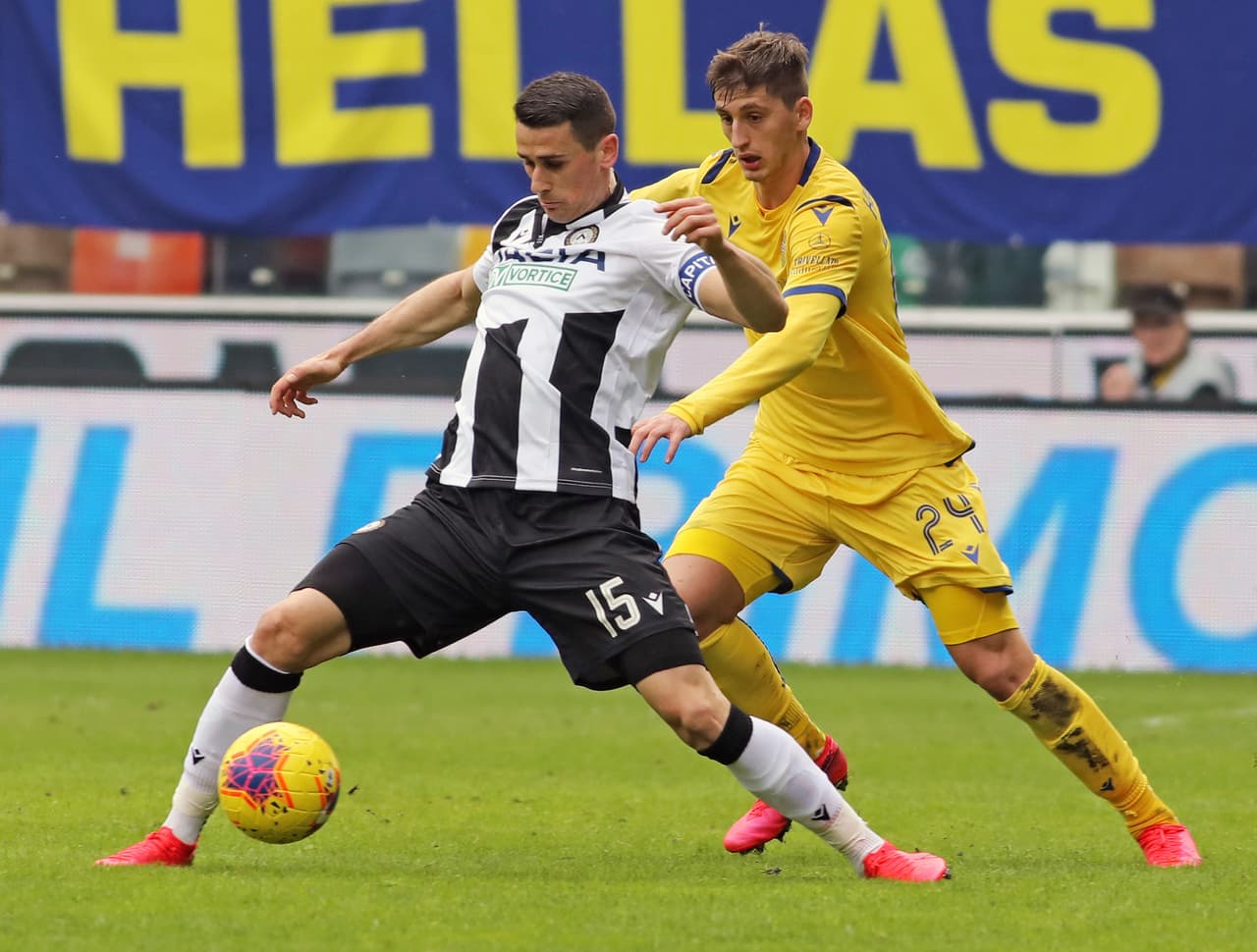 El albano es uno de los defensas centrales más en forma de europa y así lo demuestra el aumento de 125% en su precio. Según Transfermarkt, cuesta 23 millones de euros y ya tendría un acuerdo con la Lazio para la próxima temporada.