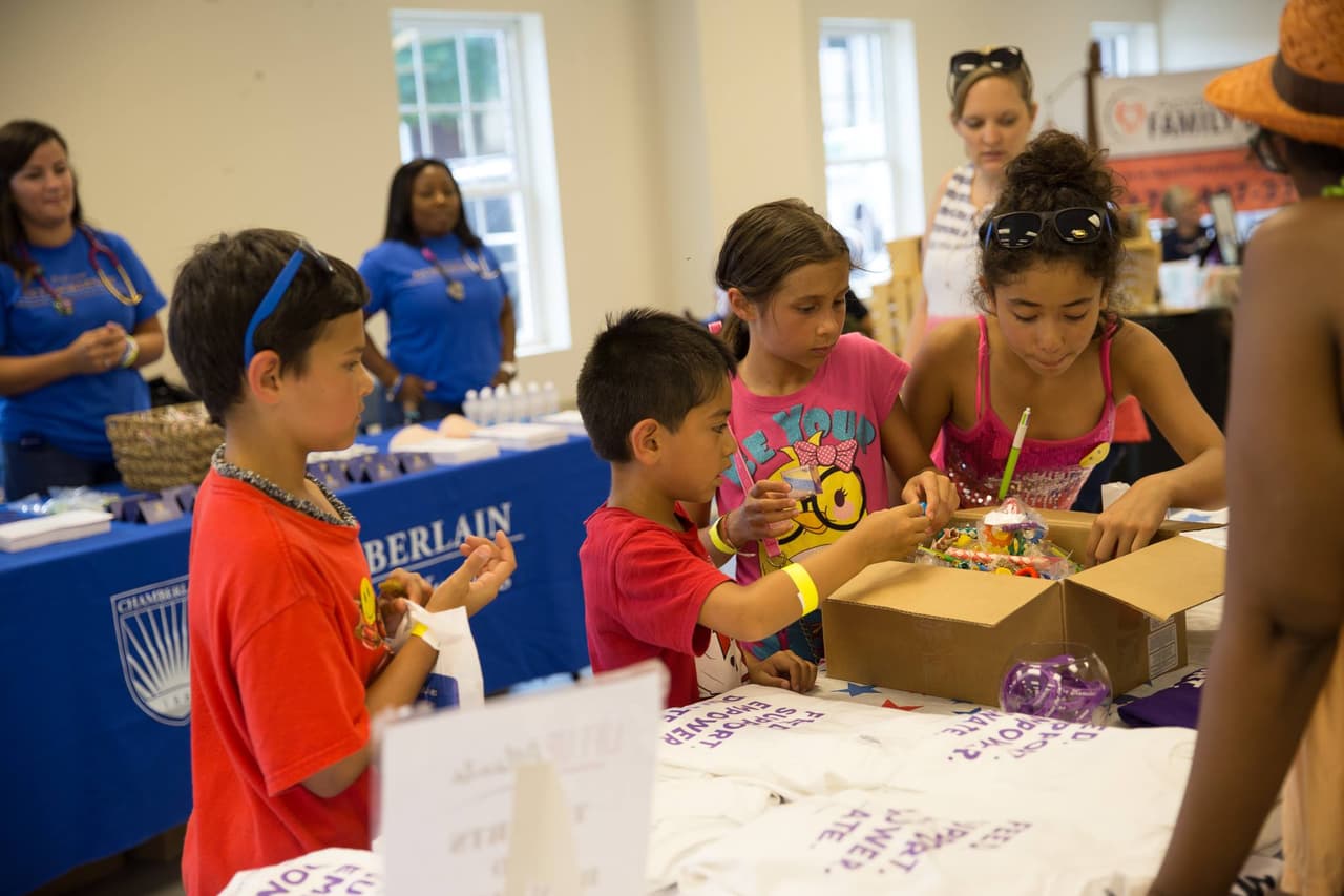 <b><a href="https://liftupatlanta.org/events">2022 Summer Fun Festival (16 de julio)</a></b>. El evento familiar incluye un zoológico de mascotas, una zona de diversión para niños, DJ en vivo, juegos, deliciosa comida, vendedores y mucho más.