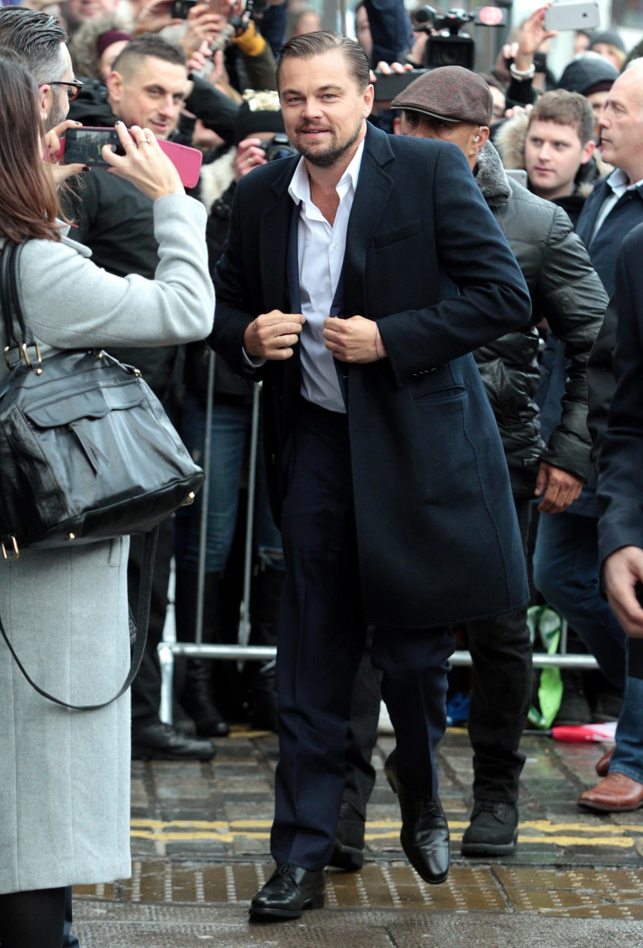 Pero él se retiró feliz, como si nada.