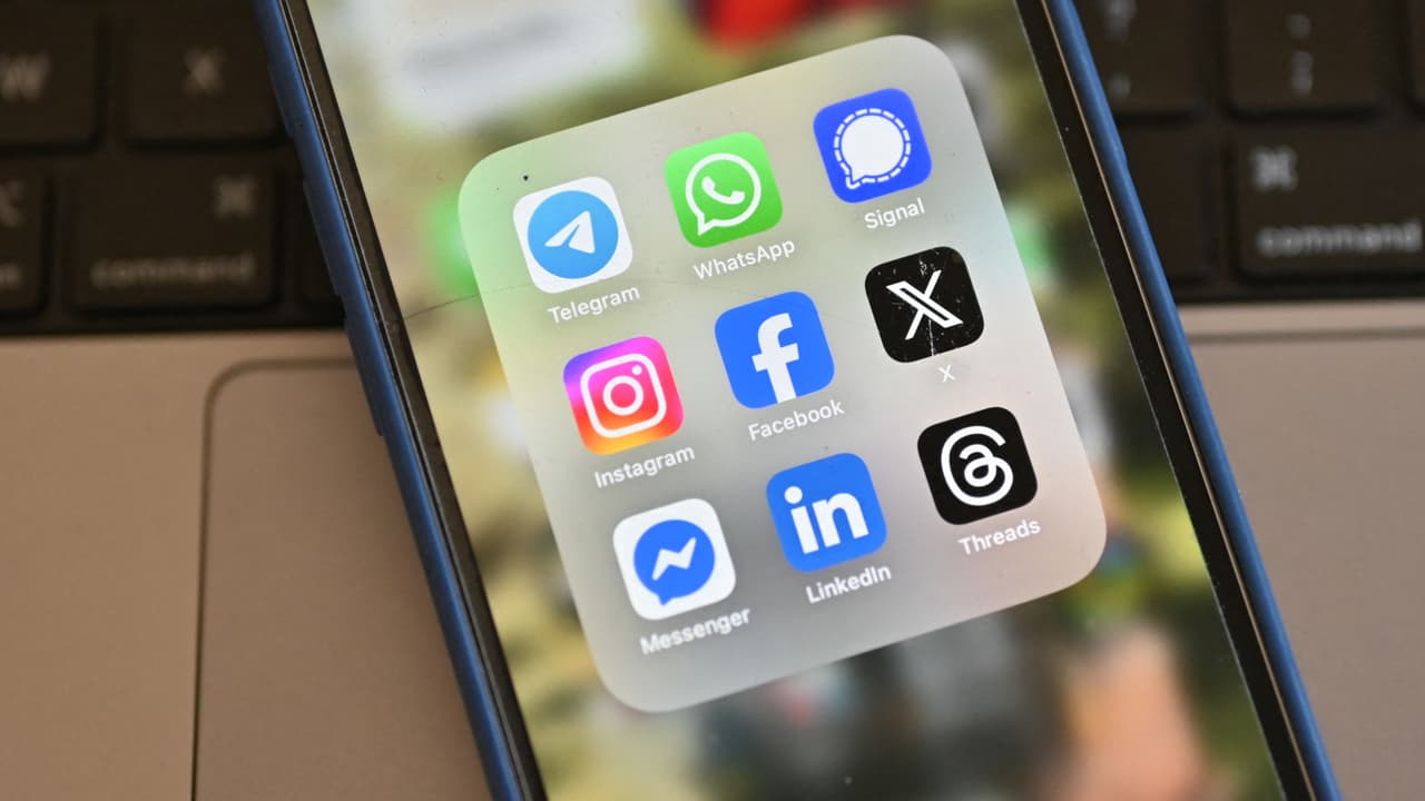 ICE estaría planeando ampliar su vigilancia en redes sociales 24/7, según un reporte: esto se sabe