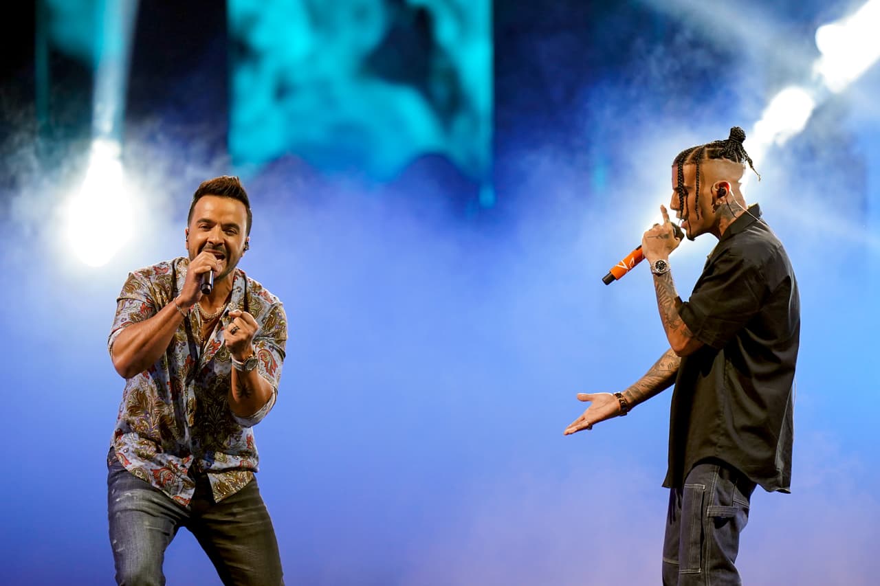 Luis Fonsi y Rauw Alejandro se mostraron emocionados por su participación en esta entrega. El intérprete de 'Echame la Culpa' cuenta con tres nominaciones y el nombre de Rauw Alejandro aparece cuatro veces en la lista de nominados.