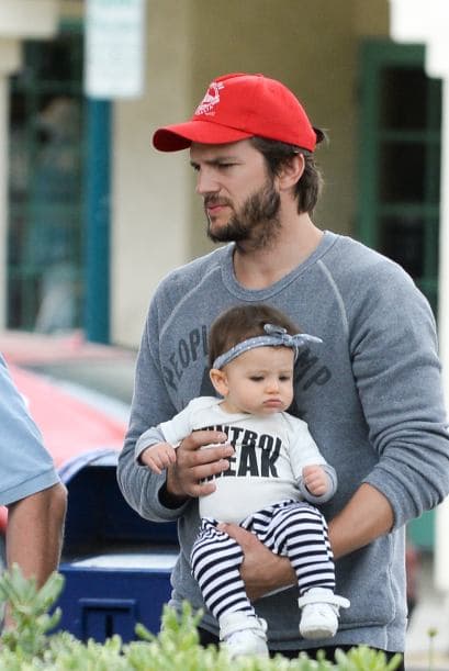 Los paparazzi la captaron de paseo con su papi.