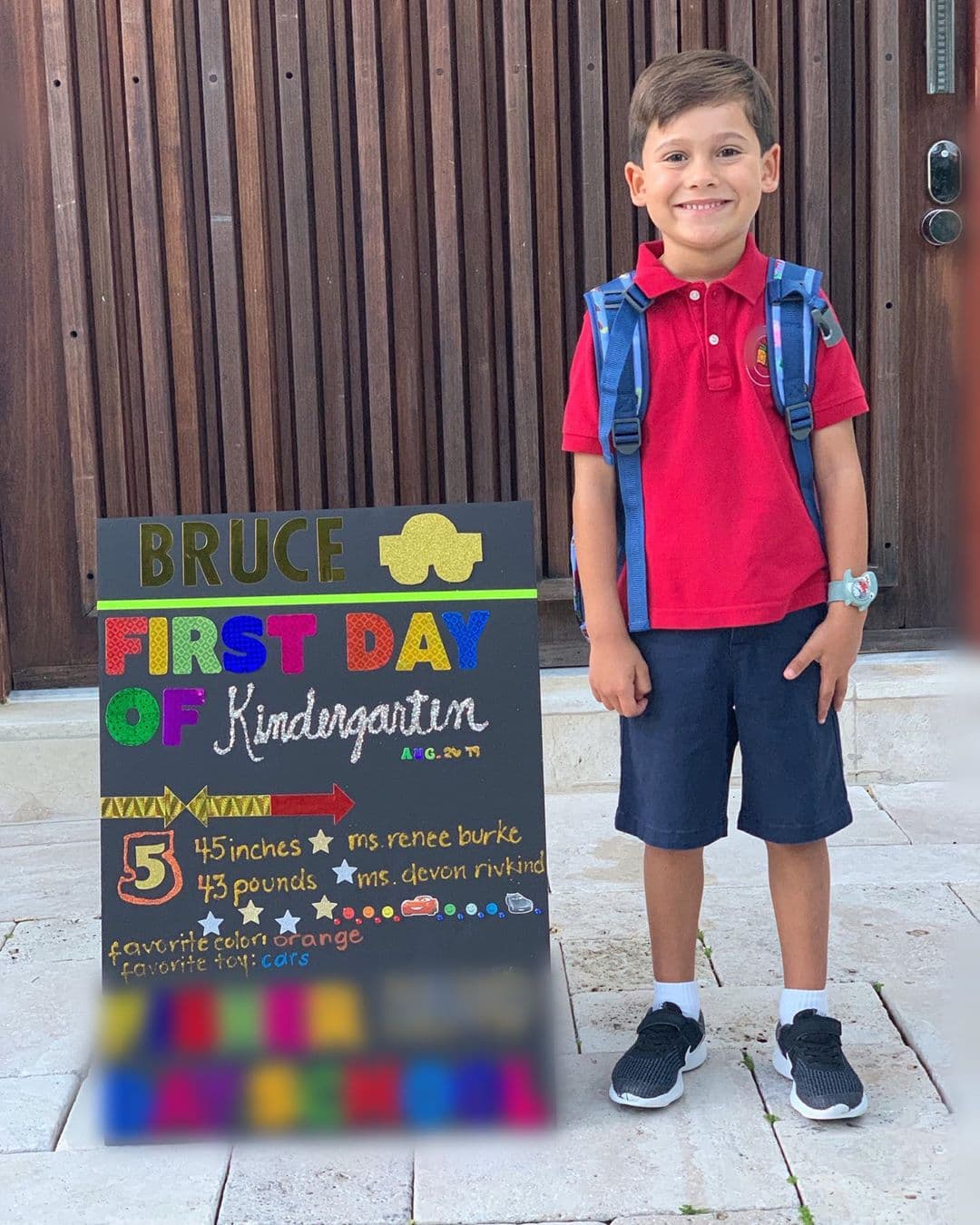 Bruce es un gran estudiante y con tan solo 7 años ha llenado de satisfacciones a su mamá.