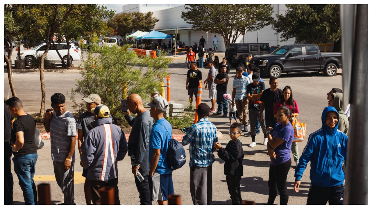 Congreso de Florida aprueba expansión de programa para reubicar inmigrantes desde cualquier parte de EEUU