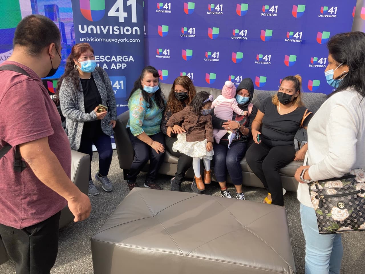 Este es el segundo esfuerzo comunitario en menos de un mes, donde Univision Nueva York y Caridades Católicas de Brooklyn y Queens se unen para ayudar a damnificados por Ida. El 22 de octubre, 
<a href="https://www.univision.com/local/nueva-york-wxtv/afectados-ida-nueva-york-nueva-jersey-colchones-gratuitos-fotos">160 familias de Nueva York y Nueva Jersey recibieron colchones</a>.