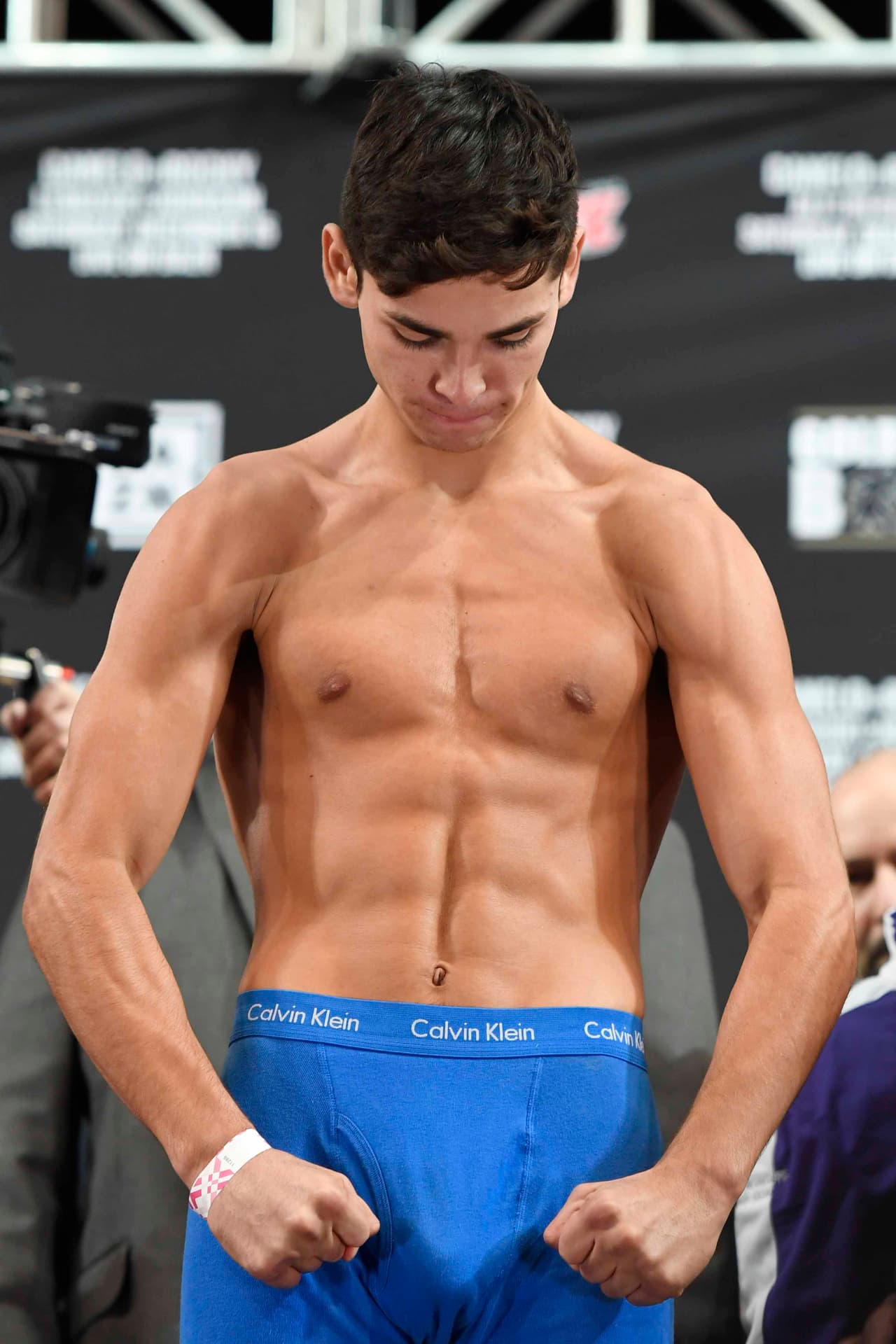 García aseguró que a Selena Gómez le convendría un galán como él. "Sé que probablemente ella no está buscando un hombre ahora mismo, pero 
<b>yo la protegería</b>", presumió.