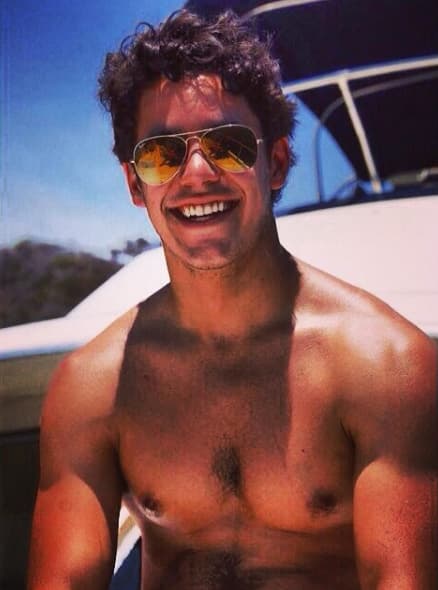 En una primera publicación, el actor, cantante y empresario detalló que en esta ocasión su hijo mayor, Eduardo Capetillo Jr., no viajó junto con ellos.