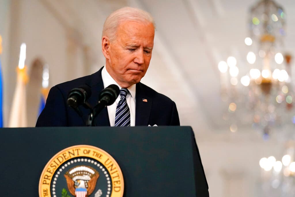 "Hemos perdido mucho": Las imágenes del primer mensaje en horario estelar de Joe Biden