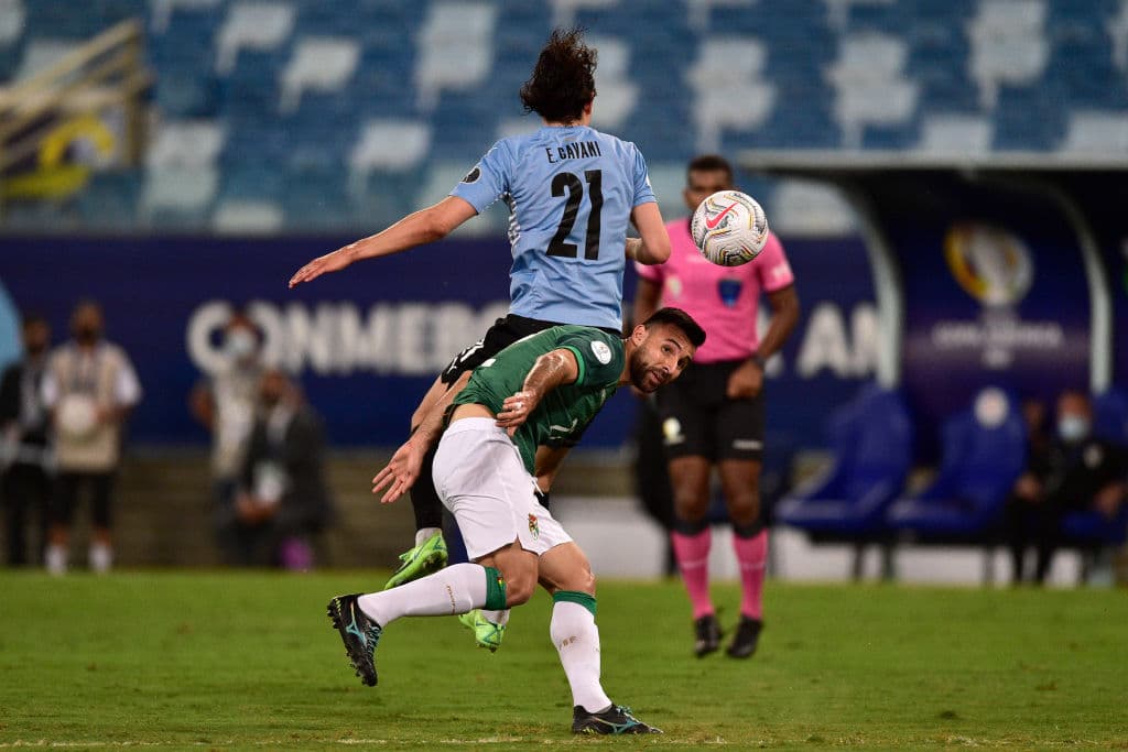 El autogol del portero Carlos Lampe (40') y el gol de Edinson Cavani (79') le dan la victoria a Uruguay 0-2 sobre Bolivia y los 'Charrúas' se adueñan de la tercer plaza del grupo A.
