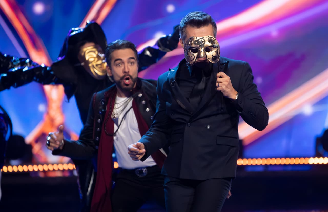 Otra gran sorpresa fue que tuvimos de invitado a Omar Chaparro, quien compartió con Adrián Uribe el escenario para dar inicio a esta tercera temporada.