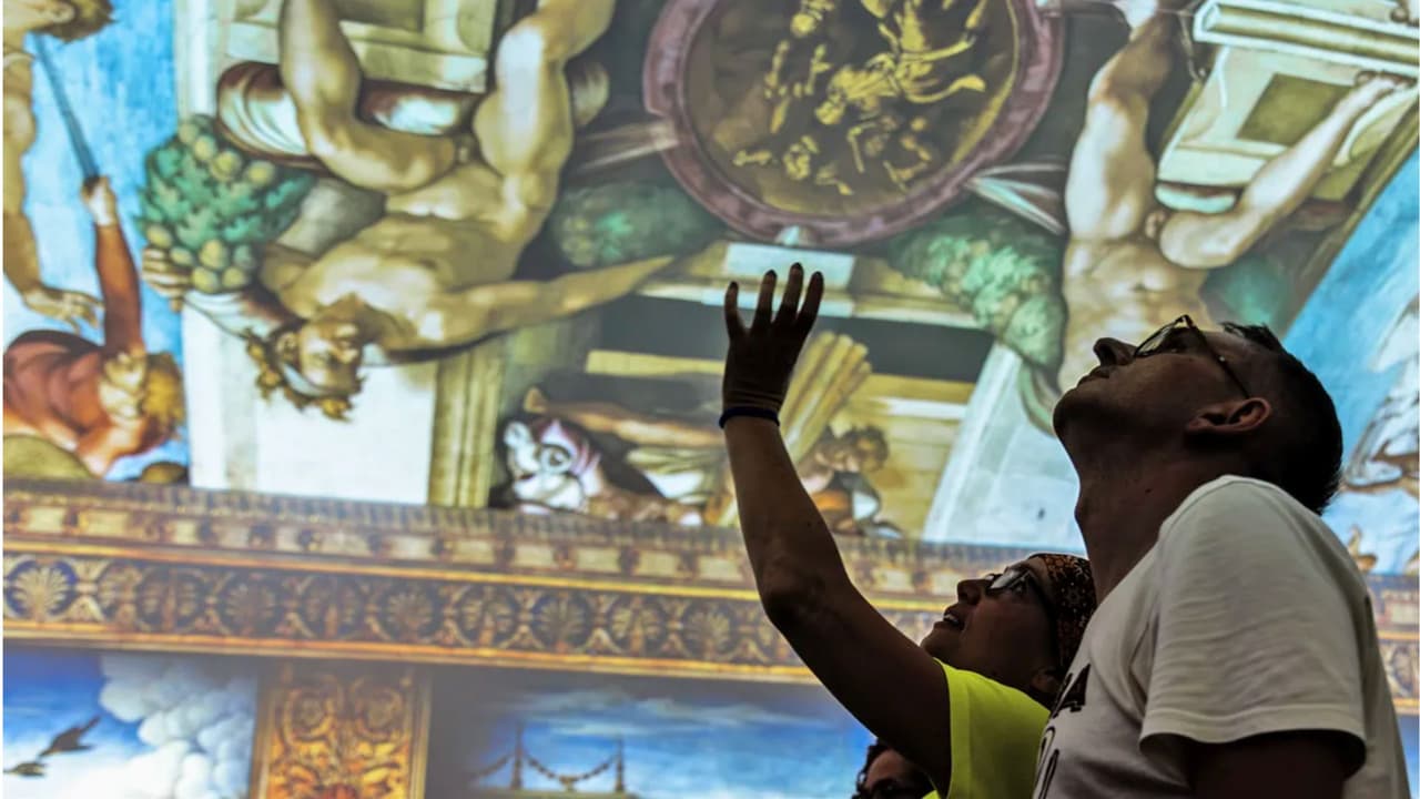 Sin salir de Austin puedes tener la 
<b>experiencia de recorrer la Capilla Sixtina</b> o al menos una proyección réplica de la icónica creación de Michelangelo.