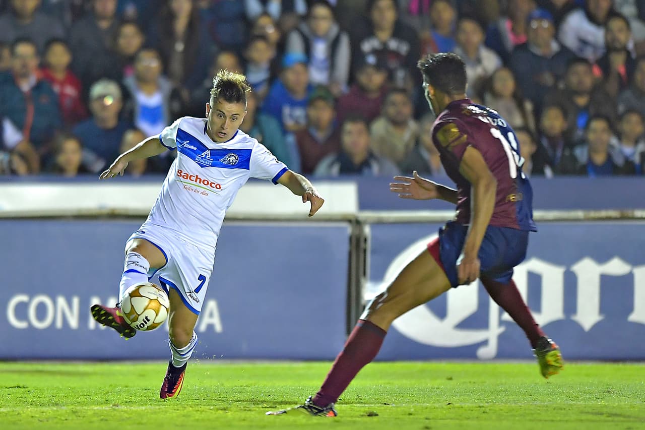Action photo during the match Celaya vs Atlante, Corresponding fSemifinals of the League Ascent MX Apertura 2016 at Miguel Aleman Stadium Foto de accion durante el partido Celaya vs Atlante, correspondiente a la vuelta de la Semifinal de la Liga de Ascenso MX del Torneo Apertura 2016, en el Estadio Miguel Aleman, en la foto: Sergio Vergara de Celaya 26/11/2016/MEXSPORT/Isaac Ortiz
