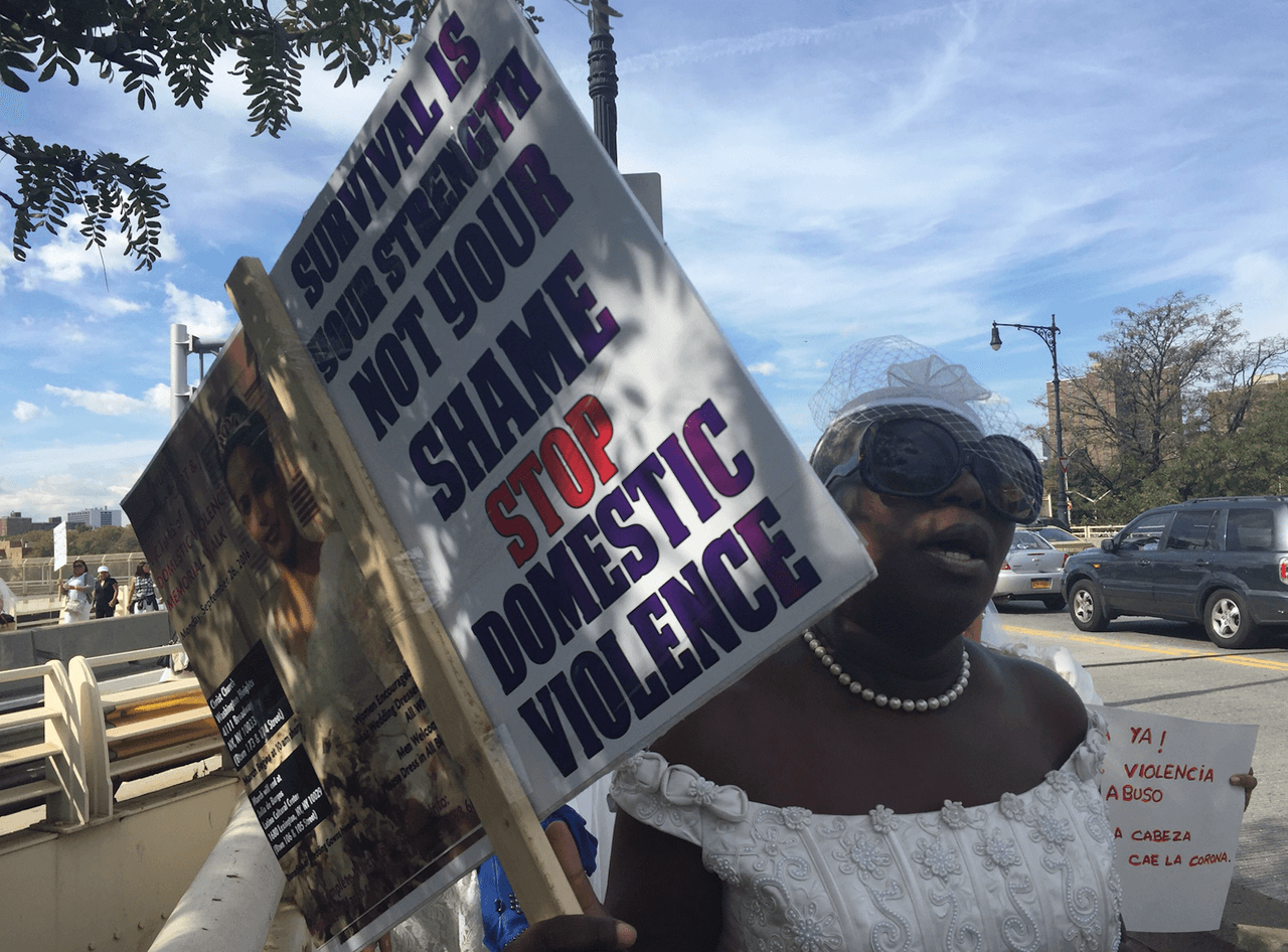 Hace 17 años, el exnovio de la dominicana Gladys Ricart la asesinó a balazos. Un año más tarde dio inicio la ‘Marcha de las novias’, que busca evitar tragedias similares y educar a la ciudadanía.