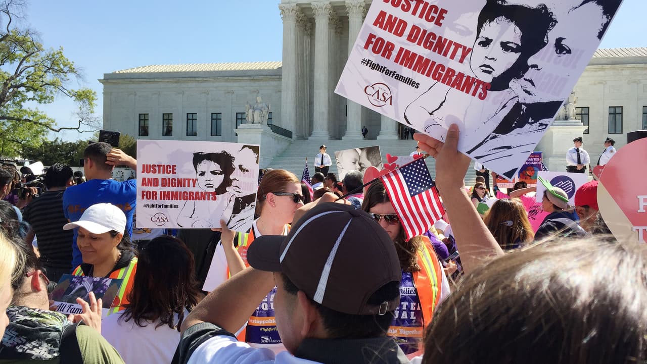 La Corte Suprema de Justicia tiene en sus manos el futuro inmediato de 5 millones de inmigrantes indocumentados.