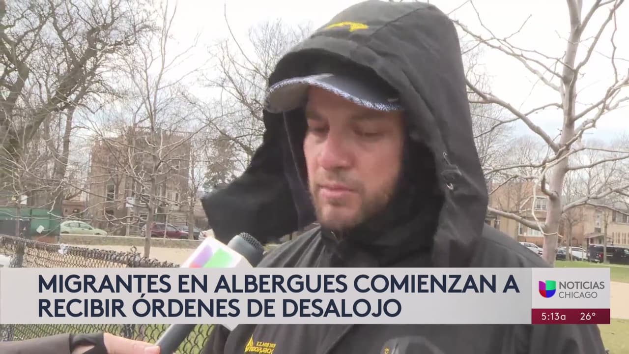"No puedo conciliar el sueño a veces": Desalojan migrantes de refugios en Chicago