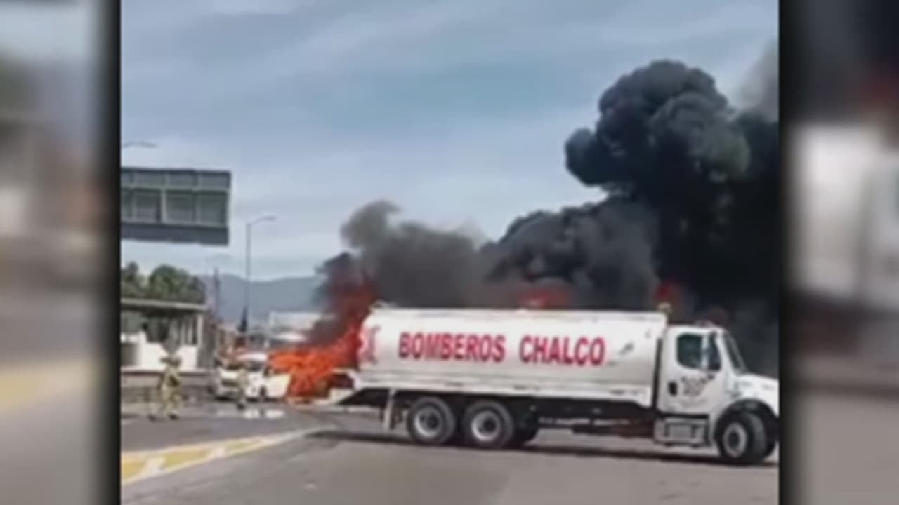<b>El momento en que un camión choca en peaje: al menos 19 personas murieron</b>
<br>
<br>Entre las víctimas está el conductor del tráiler. Al parecer el vehículo sufrió un desperfecto técnico en sus frenos. El camión viajaba a toda velocidad, pendiente abajo y sin poder detenerse por la autopista.
