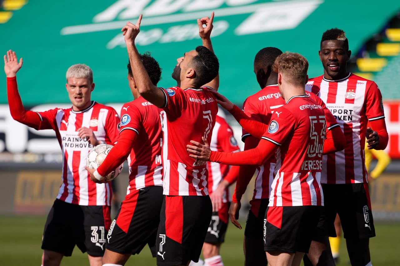 El Ajax de Edson y el PSV de 'Guti' triunfan en la Eredivisie