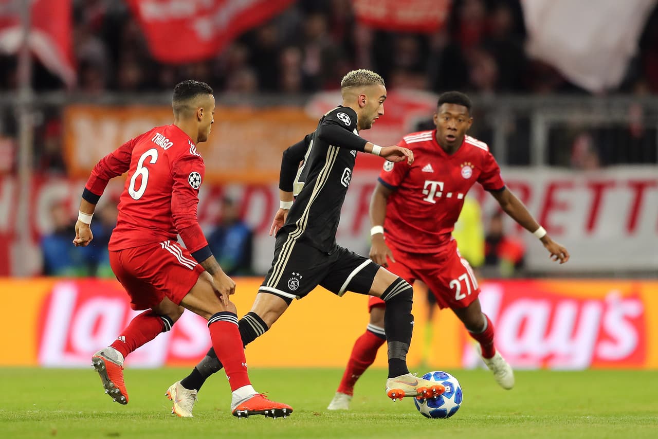 El Bayern Múnich llegaba de ganarle al Benfica en Lisboa por 2-0, mientras que el Ajax había superado por 3-0 al AEK Atenas.